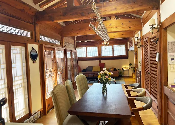 Beautiful Hanok House In Center Villa Seoul